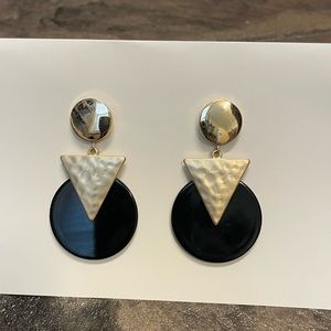 Fashion black and gold earrings